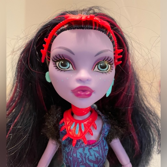 2 Variants of Monster High Jane Boolittle Dolls, Pink Lip & Purple Lip Variants - Picture 4 of 16